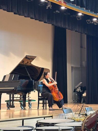 Margreta Häfer spielt das Cello